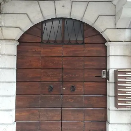 Centre 2 Bedroom Flat *