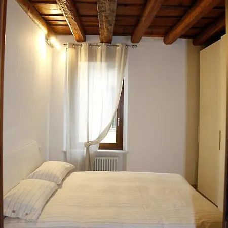 Centre 2 Bedroom Flat *