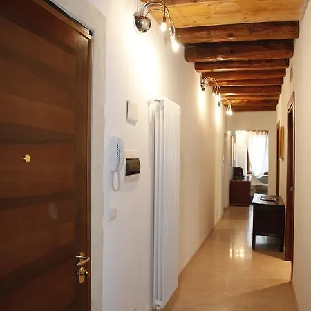 Centre 2 Bedroom Flat דירה *