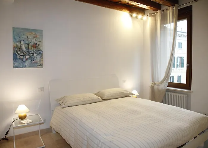 Centre 2 Bedroom Flat *